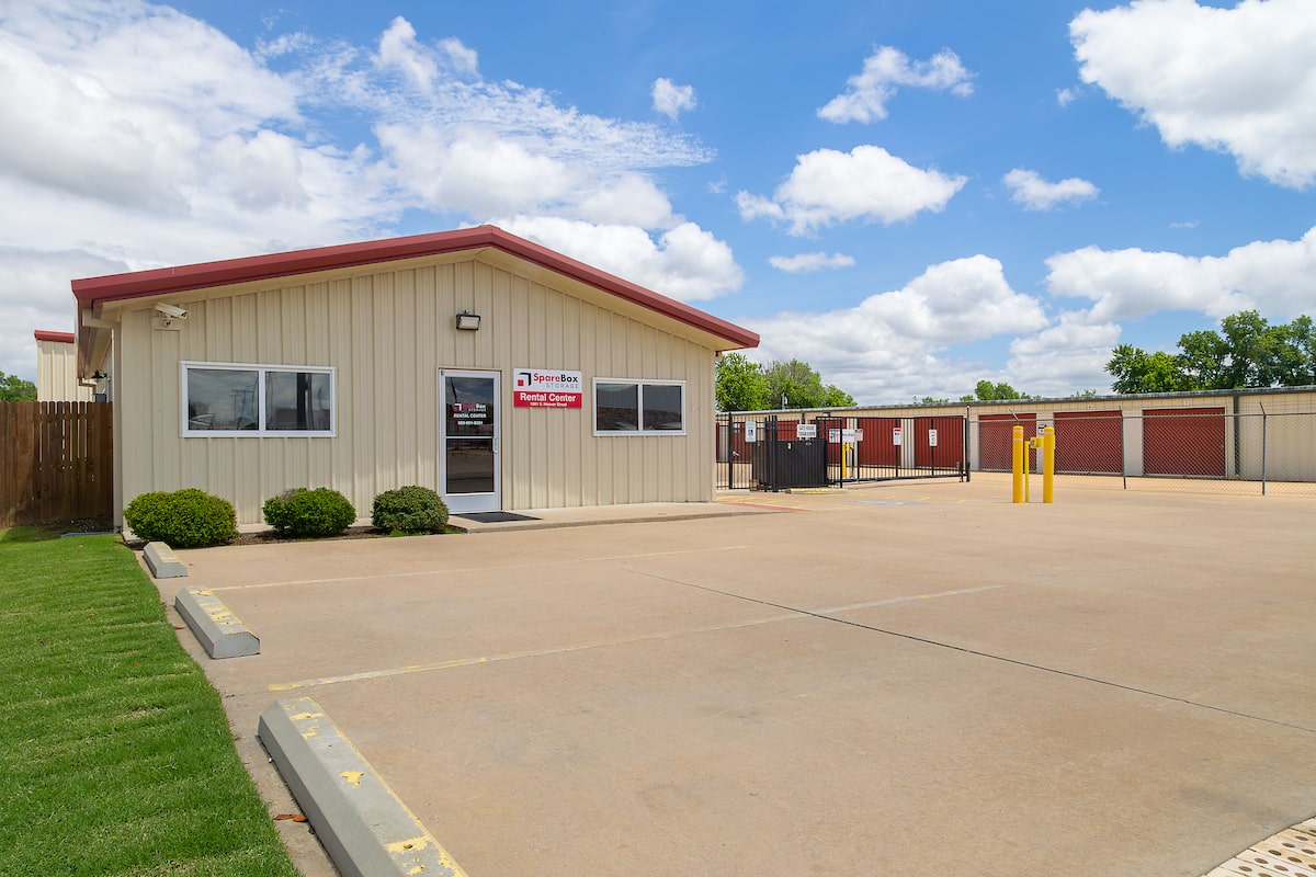 Meet all your self storage needs in Enid, OK with our South Hoover Street location | SpareBox Storage