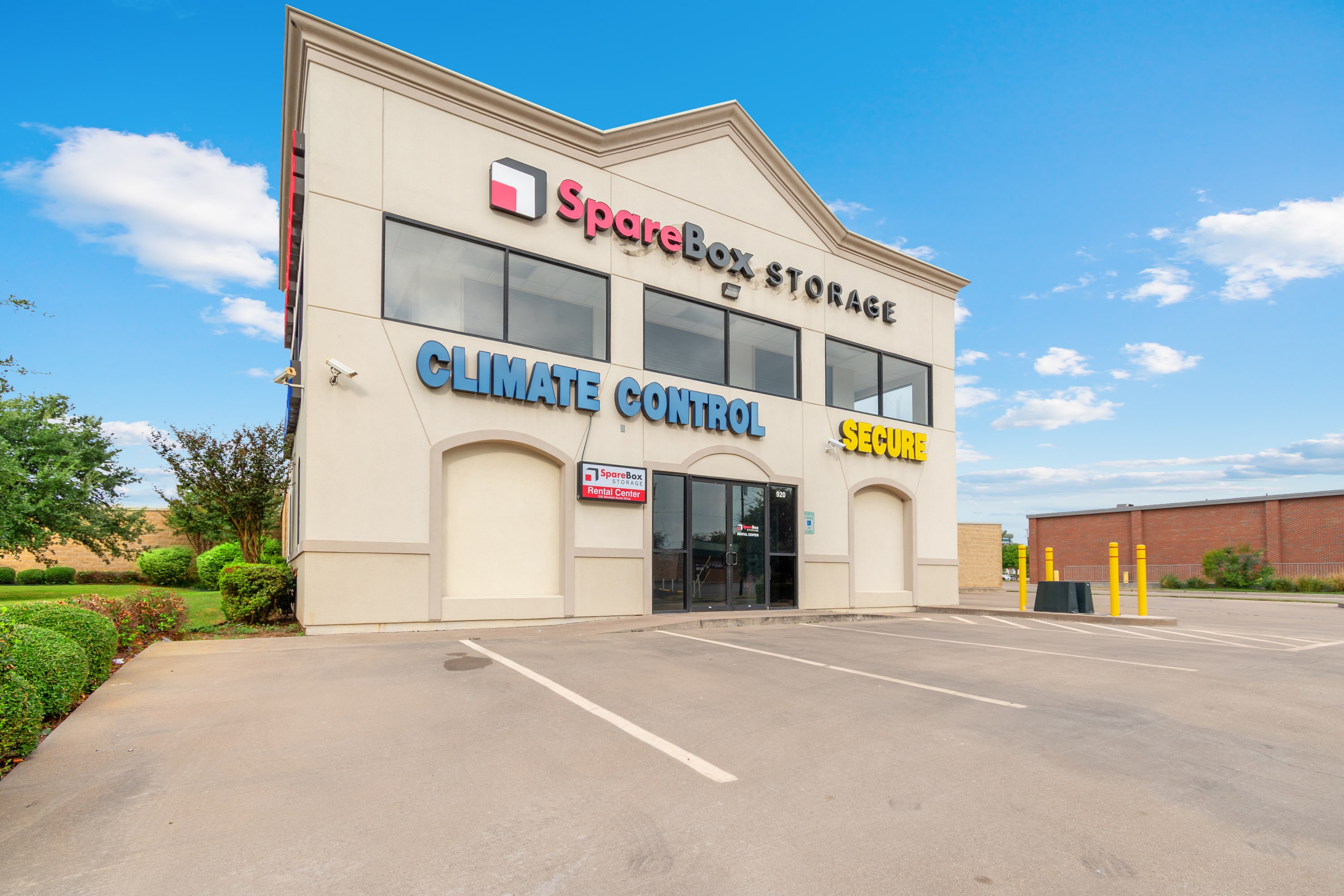 Meet all of your self storage needs in Waco, TX at our Wooded Acres Drive location | SpareBox Storage